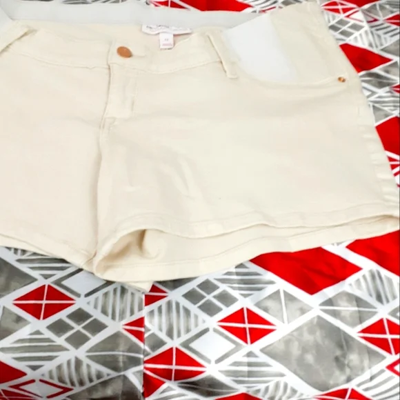 Isabel Maternity Midi Shorts With Expandable Side Panels Cream Sz 12/31 - Picture 7 of 8
